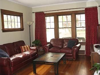 3rd image of 1115 Hawthorne Ave E