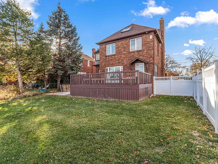 115 Biddle Ave — Photo 37
