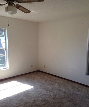 5th image of 807 Claudia St