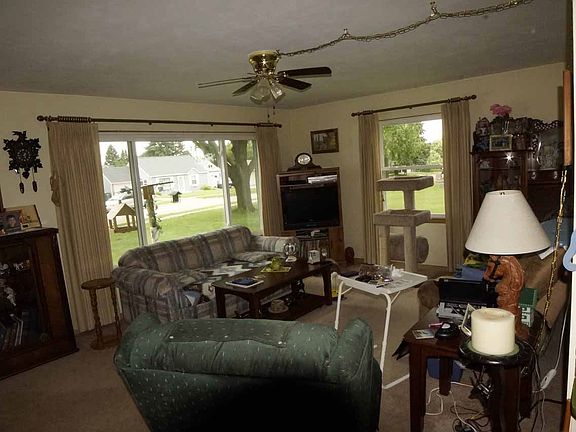 5th image of 130 Charlton St