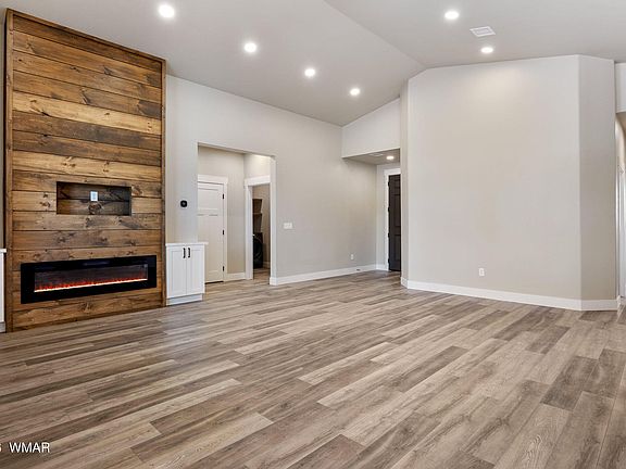 3rd image of 561 S Rock Ridge Dr