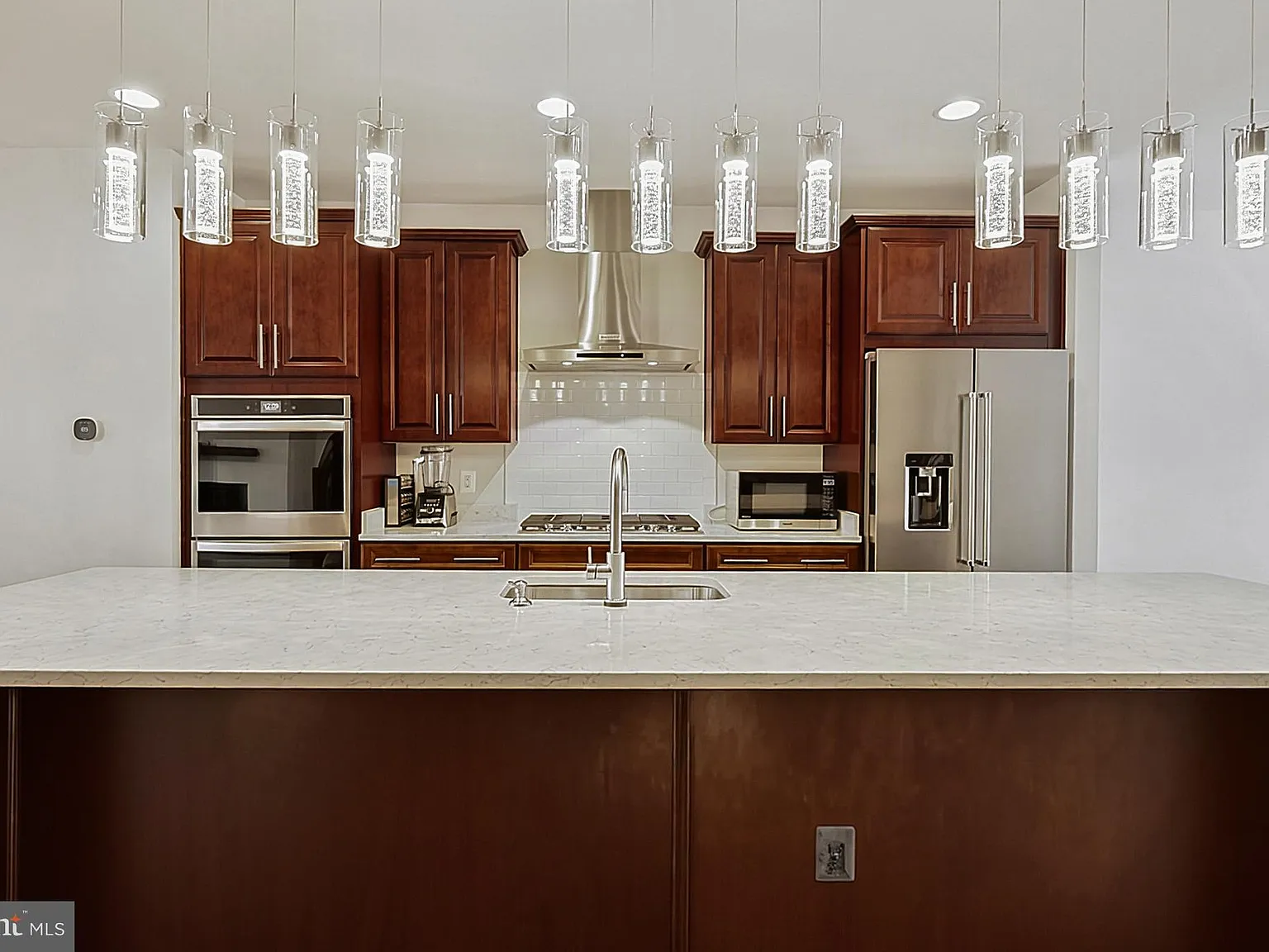 5 bed, 4.5 bath, 3000 sqft, $6,000 — Photo 4