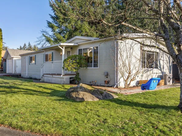 2153 Stadacona Dr, Comox, BC V9M 3P9