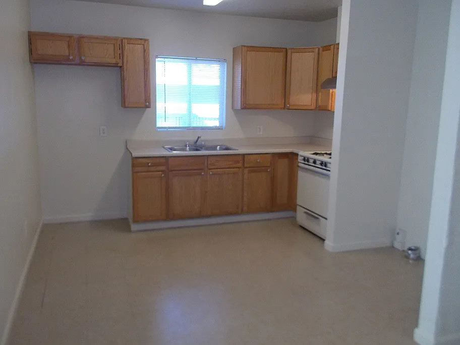 3 bed, $1,595 — Photo 1