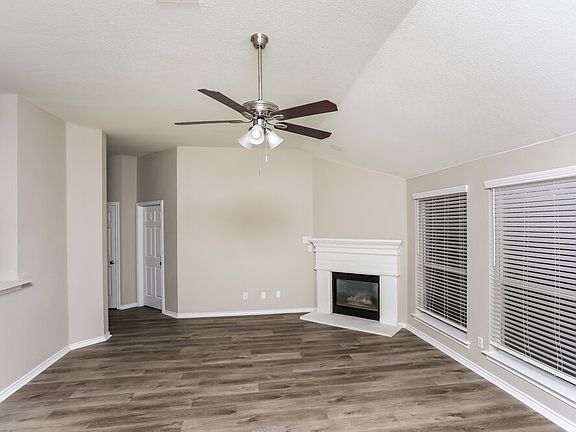 4th image of 900 Churchhill Dr