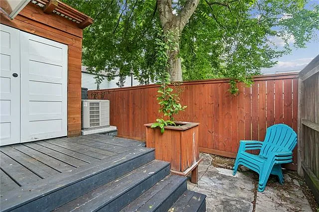 2115 Chippewa St — Photo 13