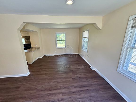4th image of 472 Keck St
