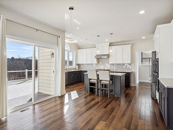 Eat-In Kitchen