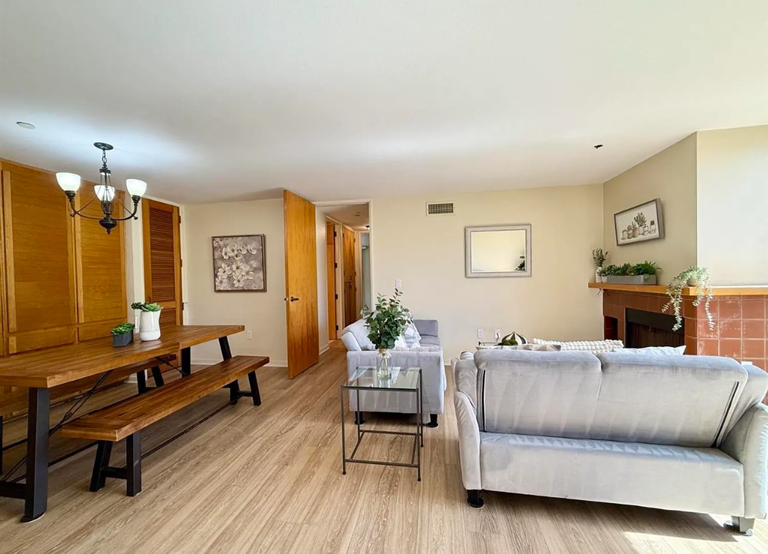 2 bed, 2.0 bath, 968 sqft, $2,700 — Photo 2