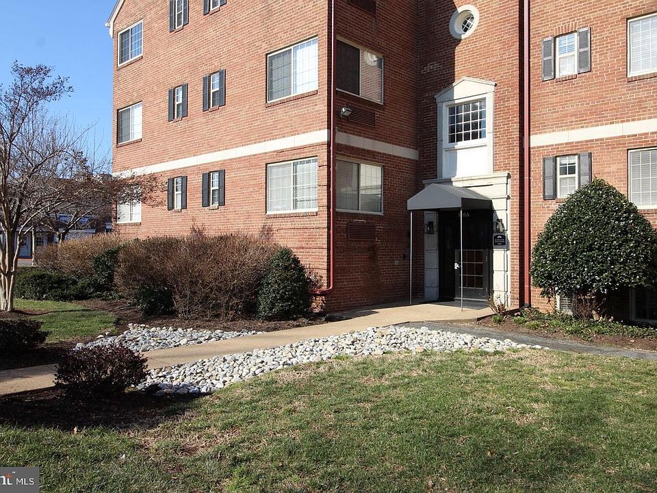 1st image of 820A S Washington St #327