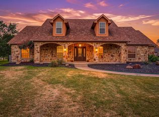 910 Mallard Pointe Dr, Granbury, TX 76049
