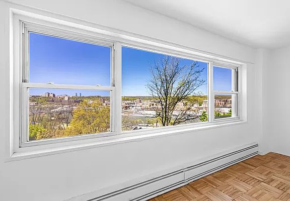 4th image of 3 Fordham Hill Oval APT 7H