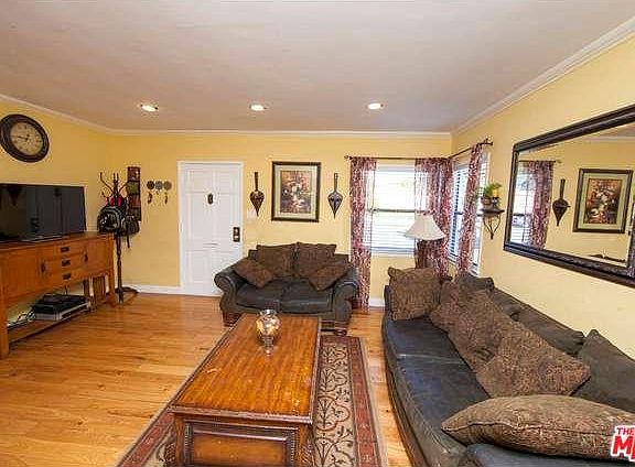 3rd image of 528 W Fairview Blvd