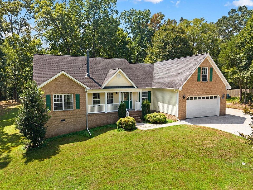 1st image of 3027 Highland Cir