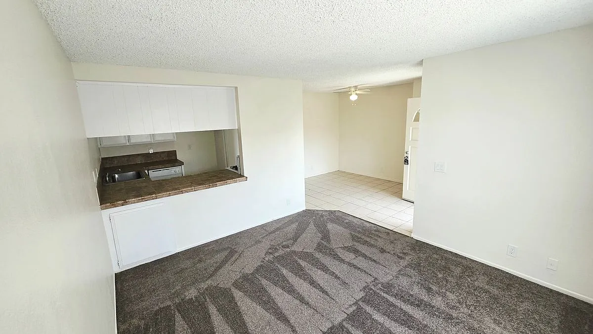 2 bed, 1.0 bath, 712 sqft, $1,995 — Photo 2