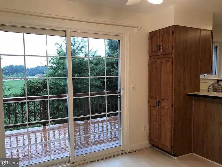 8043 Merry Oaks Ct — Photo 10
