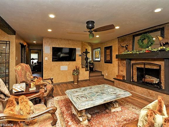 4th image of 601 Foster Dr
