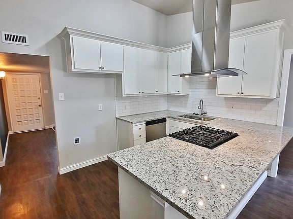3rd image of 1320 Iris Ln