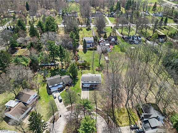 3rd image of 1044 Linden Ln