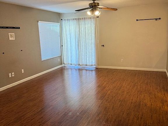 4th image of 10 White Lily Ct