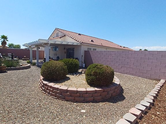 Large private yard - fully fenced