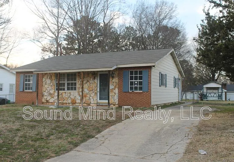 1317 Armstrong Cir — Photo 1