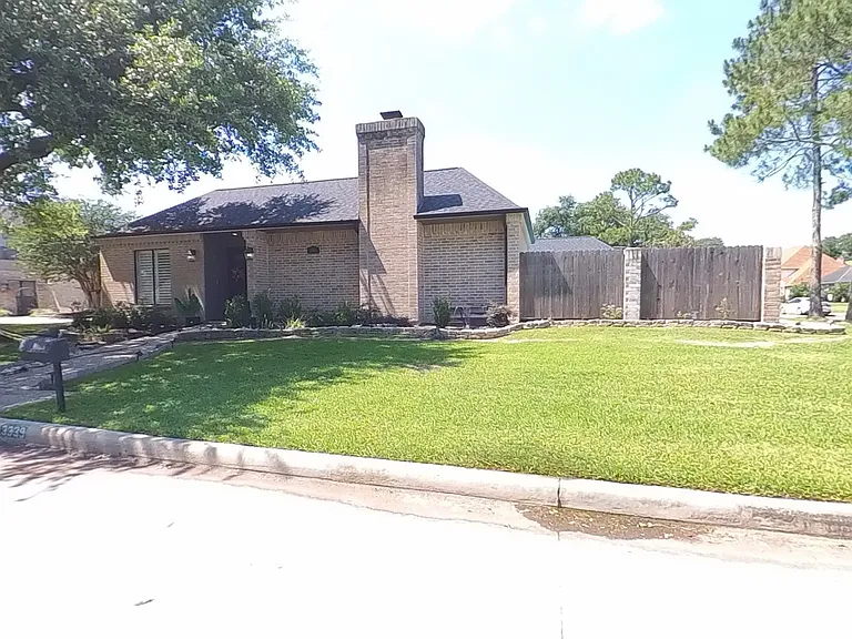 Discreet private elevation - Corner Lot Home