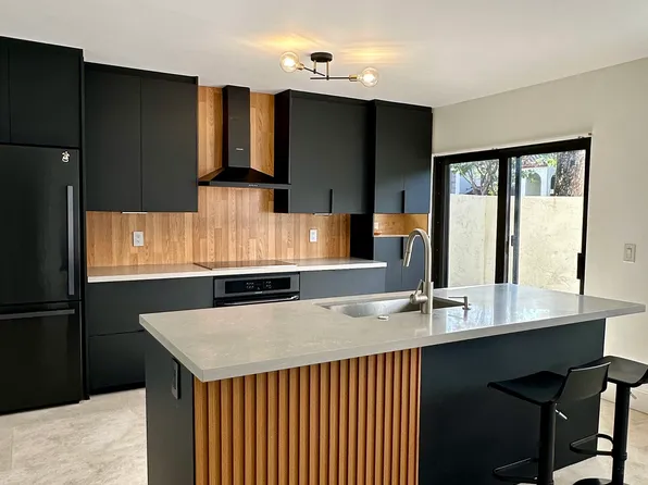 331 Ives Dairy Rd APT 3, Miami, FL 33179