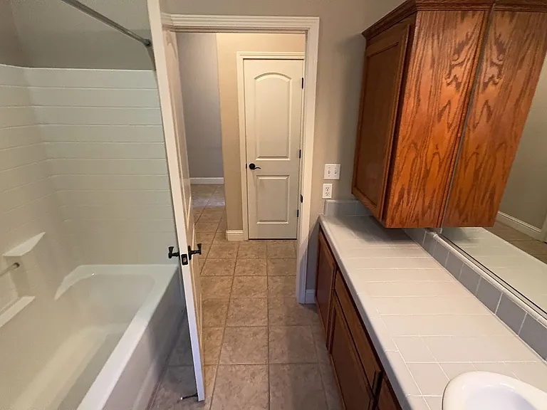 2143 S Church Ave — Photo 10