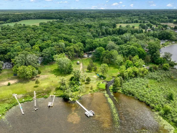 303 Cranberry Lake Rd, Jackson, MI 49201