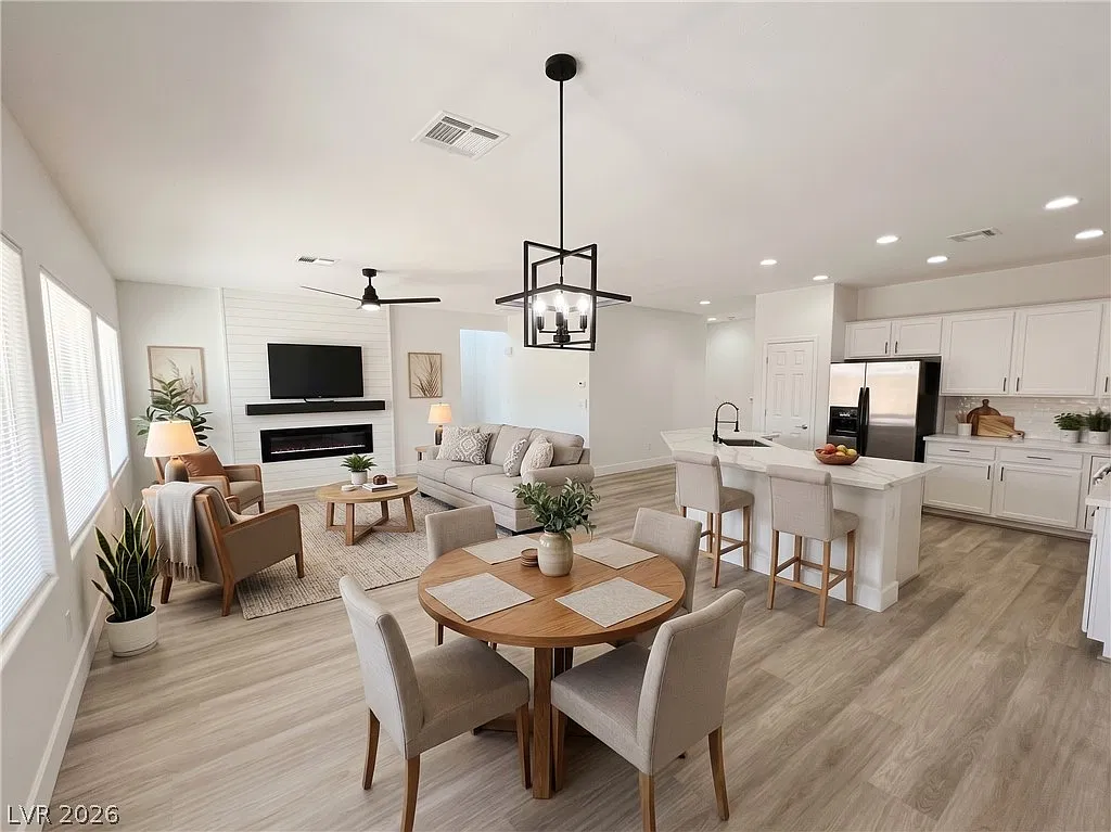 3 bed, 2.0 bath, 1570 sqft, $2,325 — Photo 1