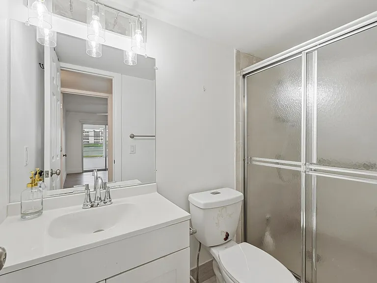 1043 Cornwall Dr #C — Photo 15