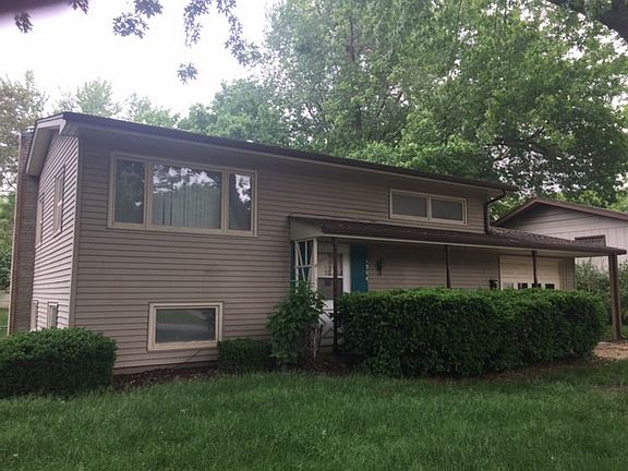 Home has been completely painted, new appliance, new floorin
