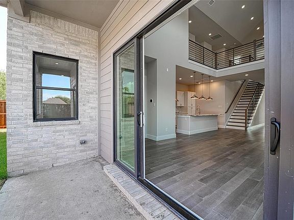 2nd image of 333 Sugarbush Ln