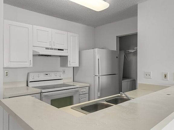 5th image of 10122 Winsford Oak Blvd APT 413