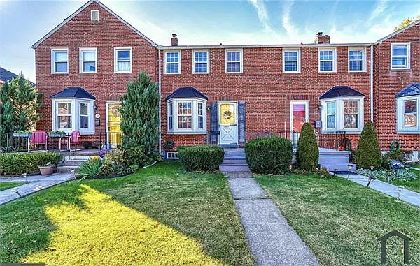4 bed, 1350 sqft, $3,100 — Photo 1