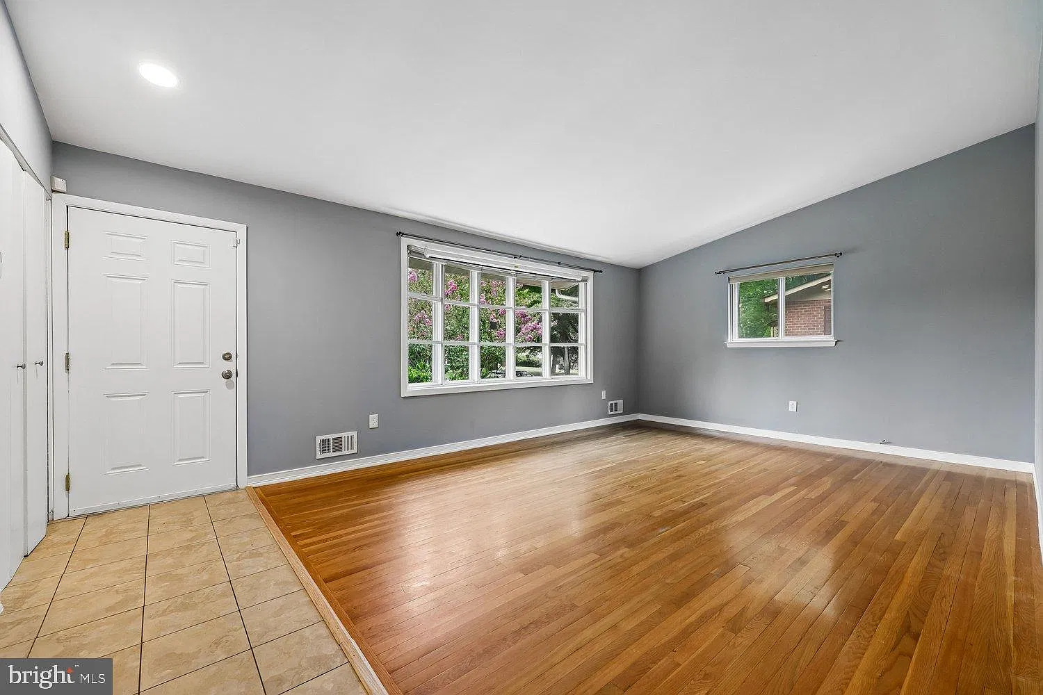 3 bed, 3.5 bath, 2205 sqft, $3,200 — Photo 4
