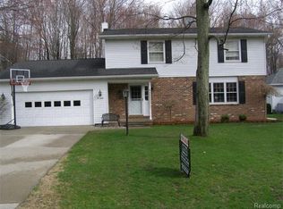 4288 Old Forge Dr, Fort Gratiot, MI 48059