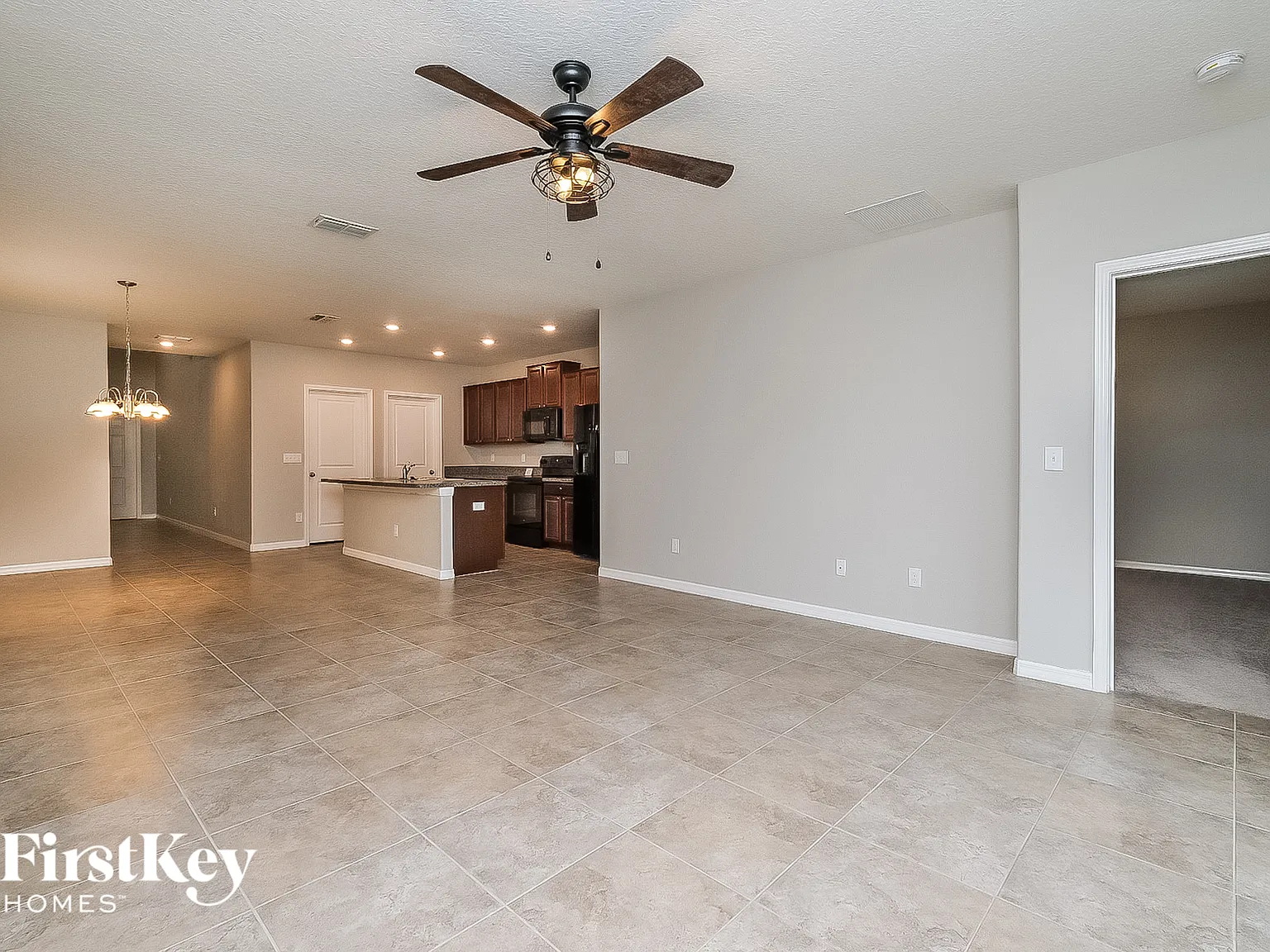 5 bed, 2.5 bath, 2389 sqft, $3,100 — Photo 3