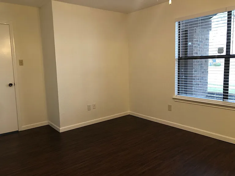 208 E Denton Dr — Photo 18