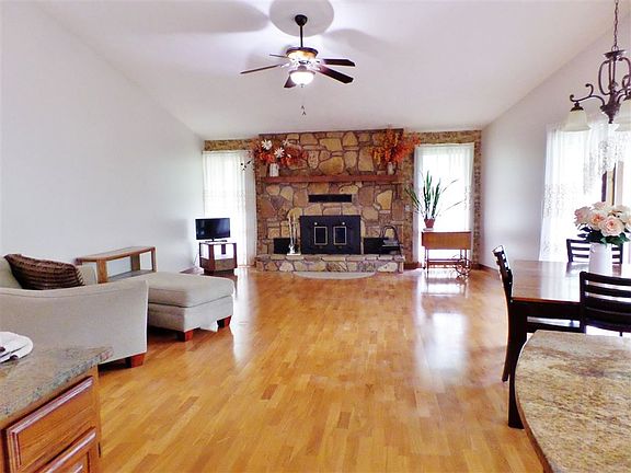 4th image of 1192 Millwood Dr
