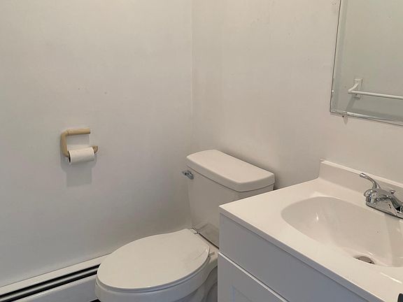2nd image of 319 Academy Ave APT 4