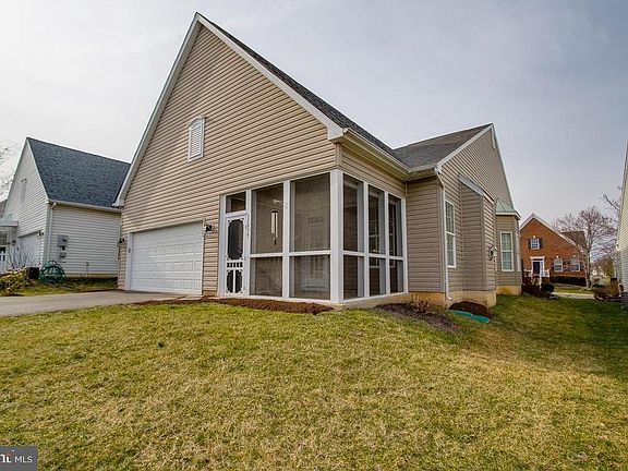 3rd image of 12839 Dunbarton Dr