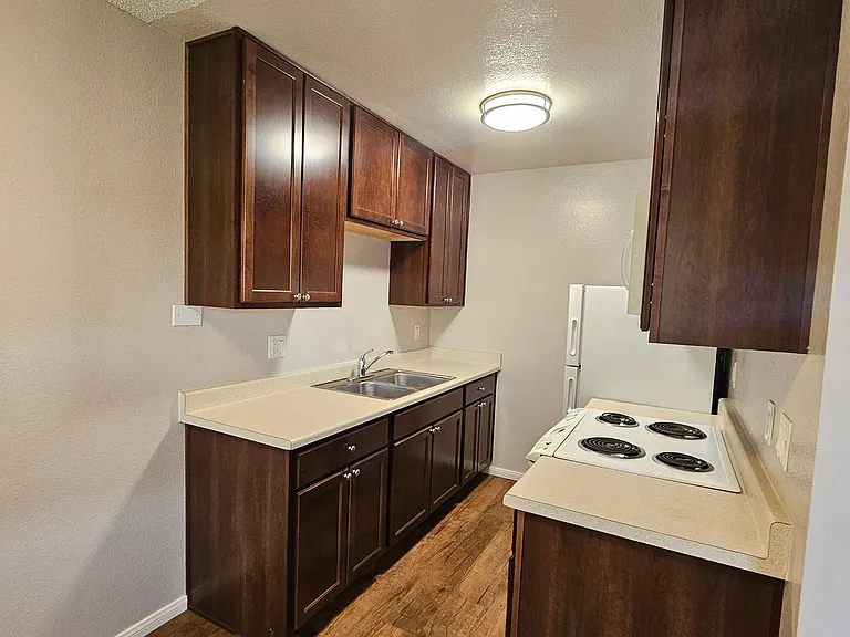 Del Mar Apartment Homes — Photo 17