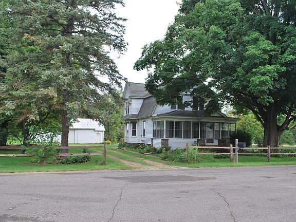 3rd image of 27000 Lake St