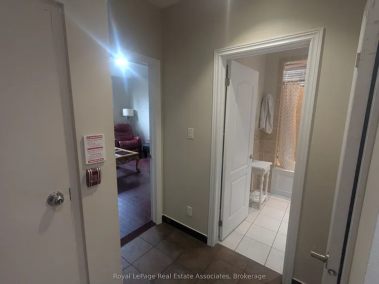 48 Mississauga Rd N #4 — Photo 14