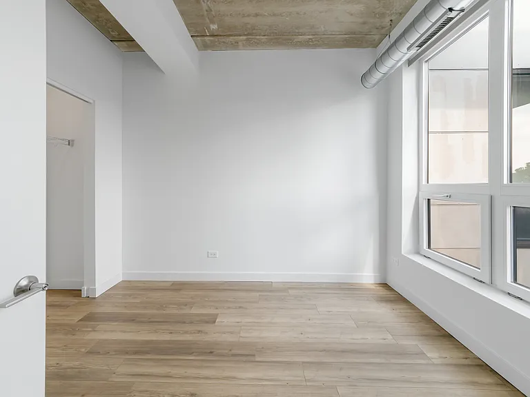 The Hutchinson — Photo 26