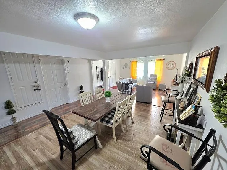 1404 Clinton Ave — Photo 5