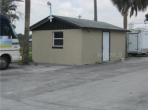 4th image of 1101 W Oak St