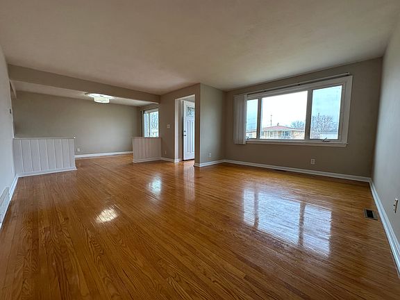 4th image of 83 Lloyd Dr